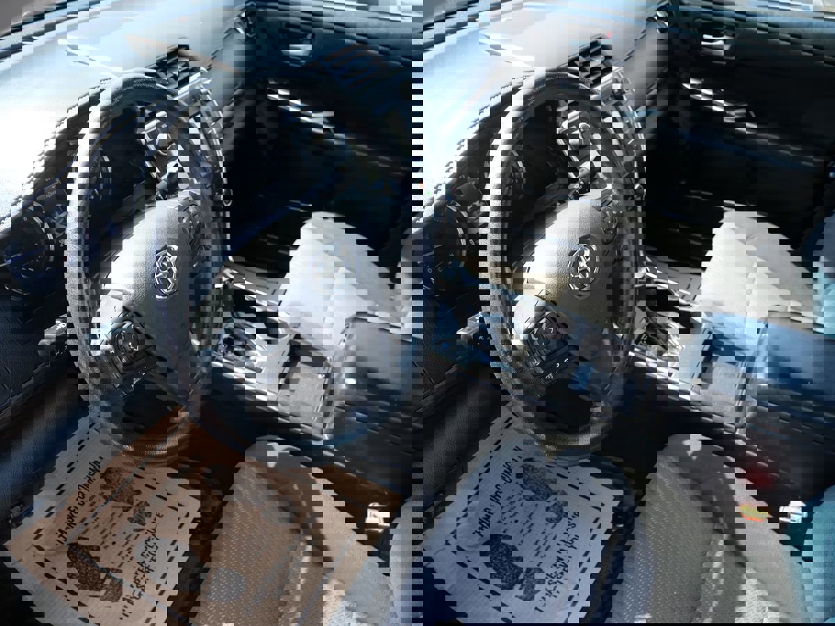 Used 2017 Toyota Camry LE image 12