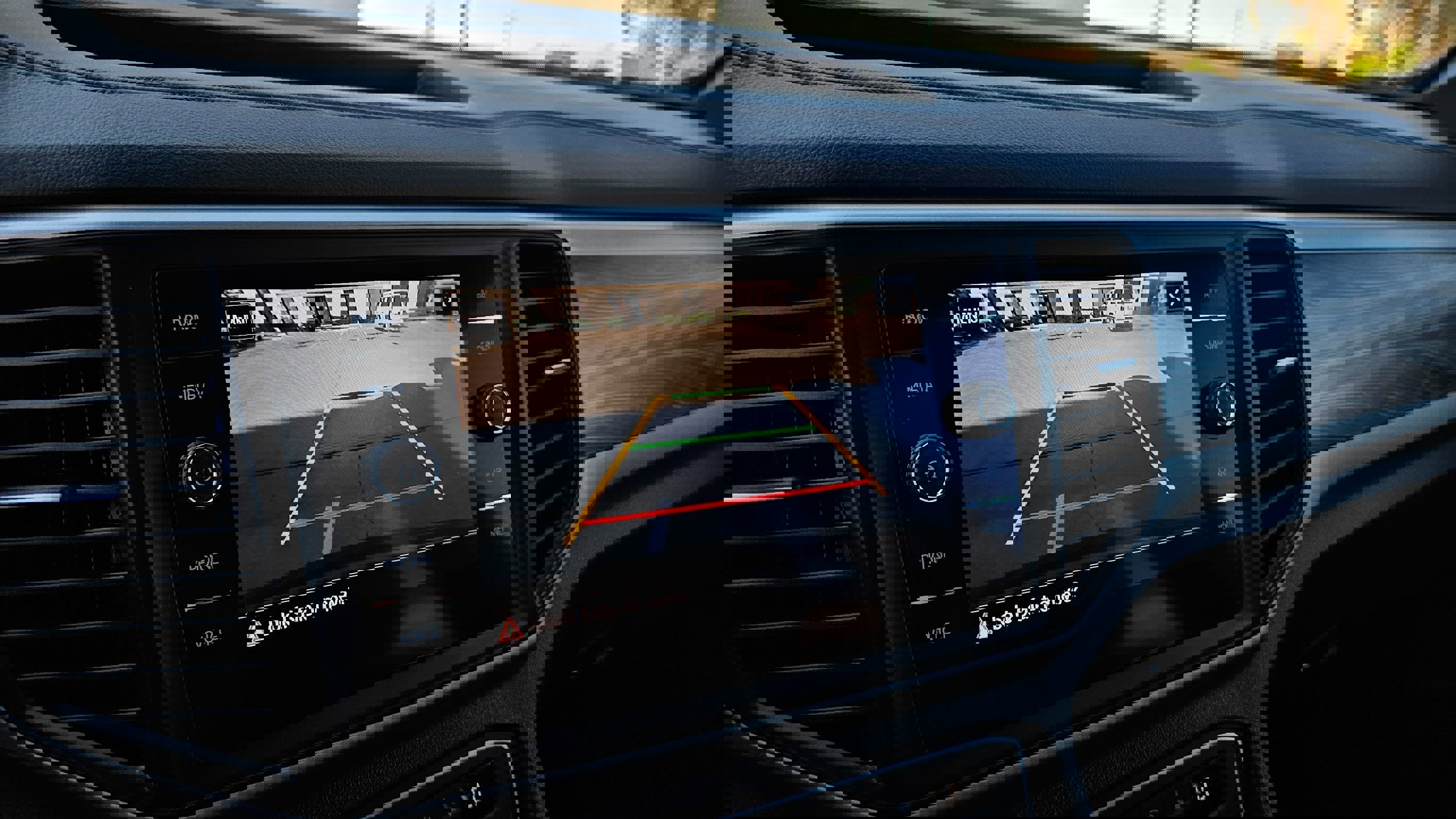 Used 2020 Volkswagen Atlas Cross Sport SE image 31