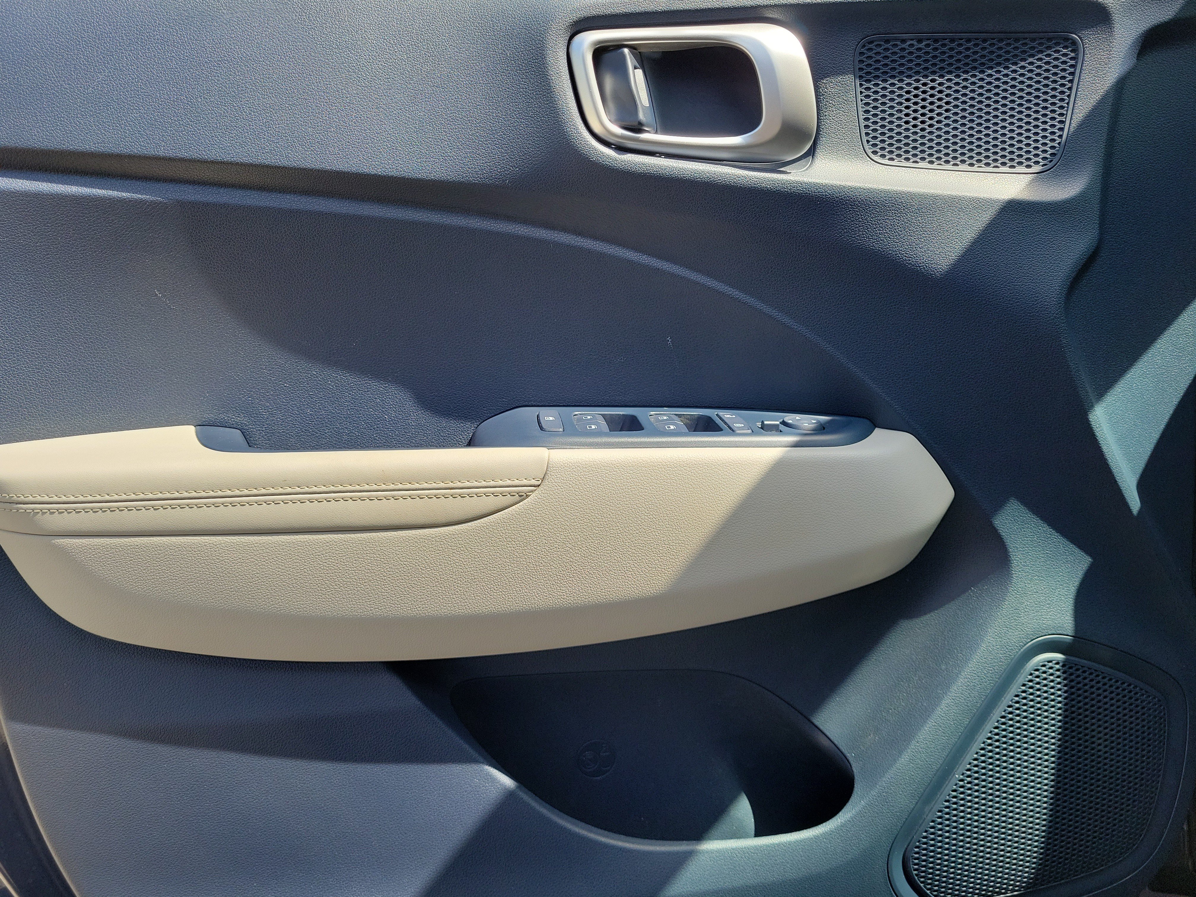 Used 2020 Hyundai Venue FWD image 14