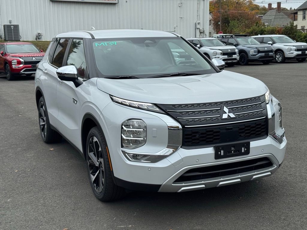 New 2025 Mitsubishi Outlander SE AWD/4WD image 1