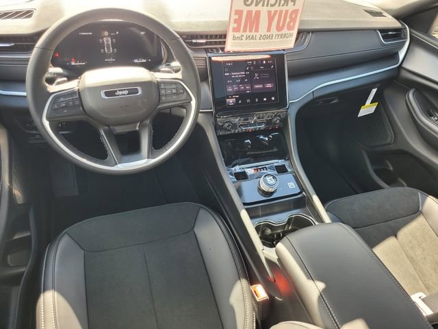 New 2025 Jeep Grand Cherokee Altitude RWD image 9