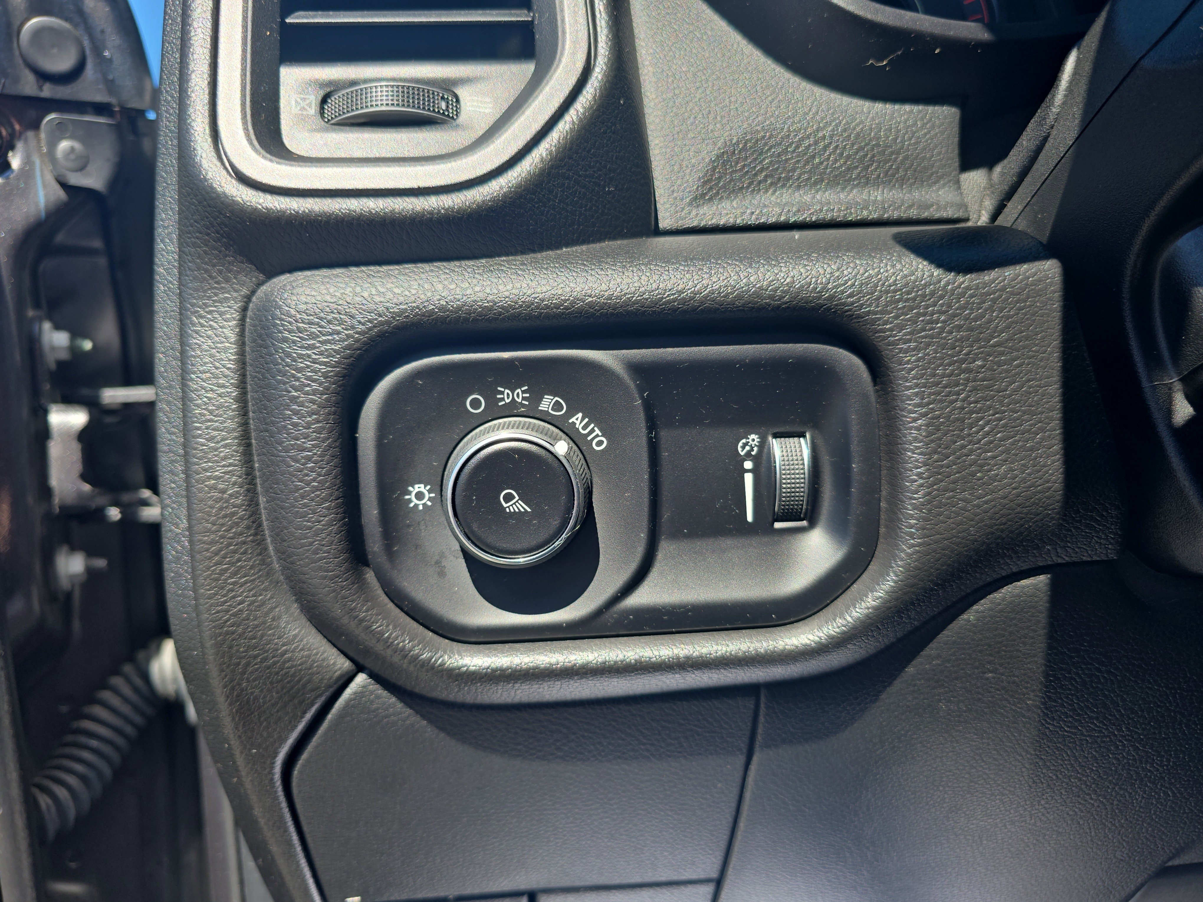 Used 2024 RAM 3500 Tradesman w/ Chrome Appearance Group AWD/4WD image 18