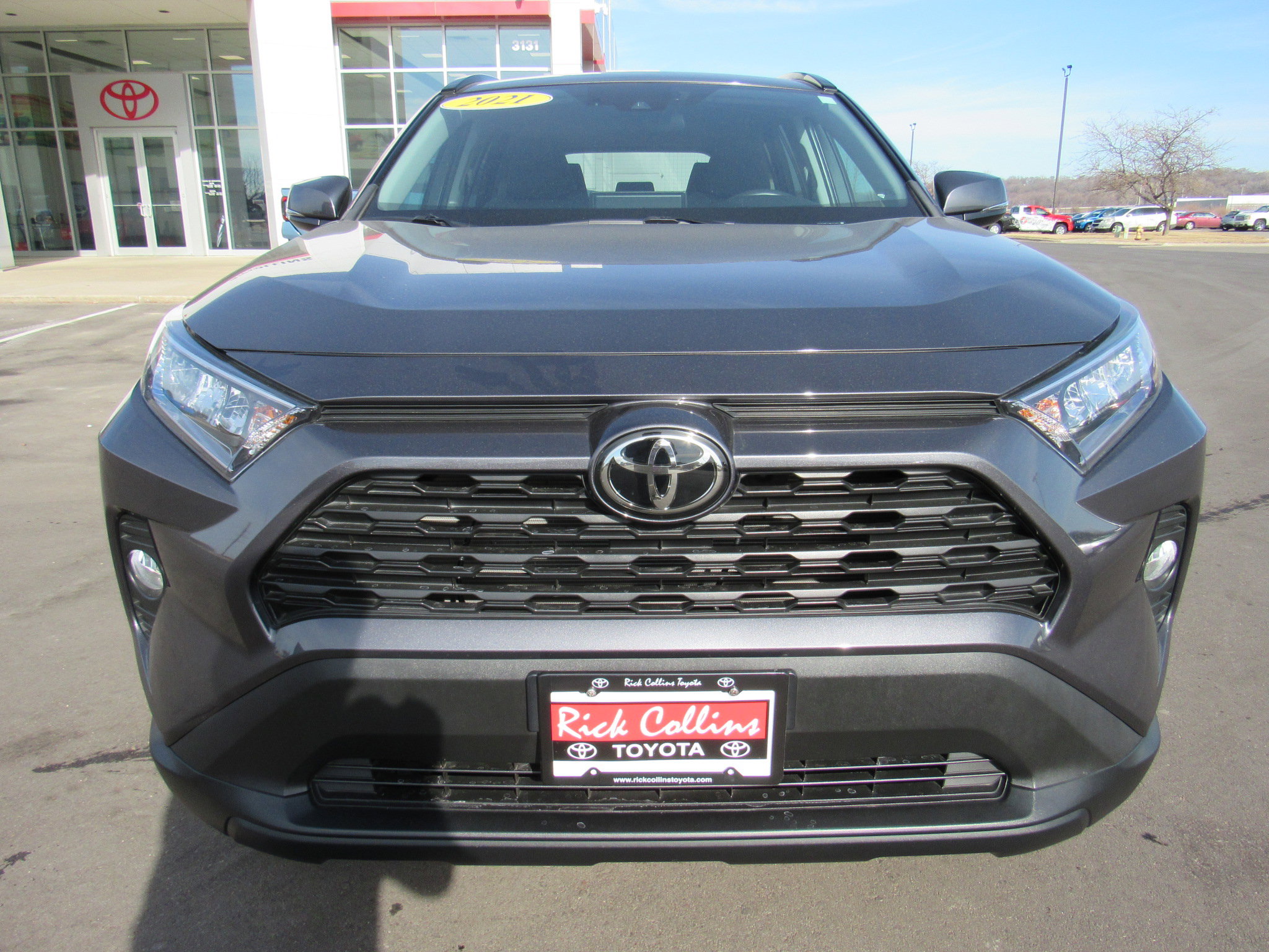 Used 2021 Toyota RAV4 XLE w/ XLE Grade Weather Package image 3