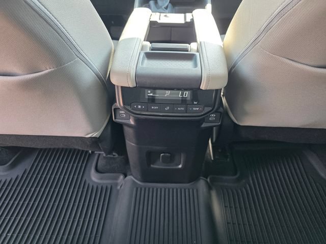 Used 2025 Toyota Grand Highlander FWD image 17
