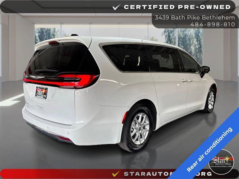 Used 2023 Chrysler Pacifica Touring-L FWD image 5