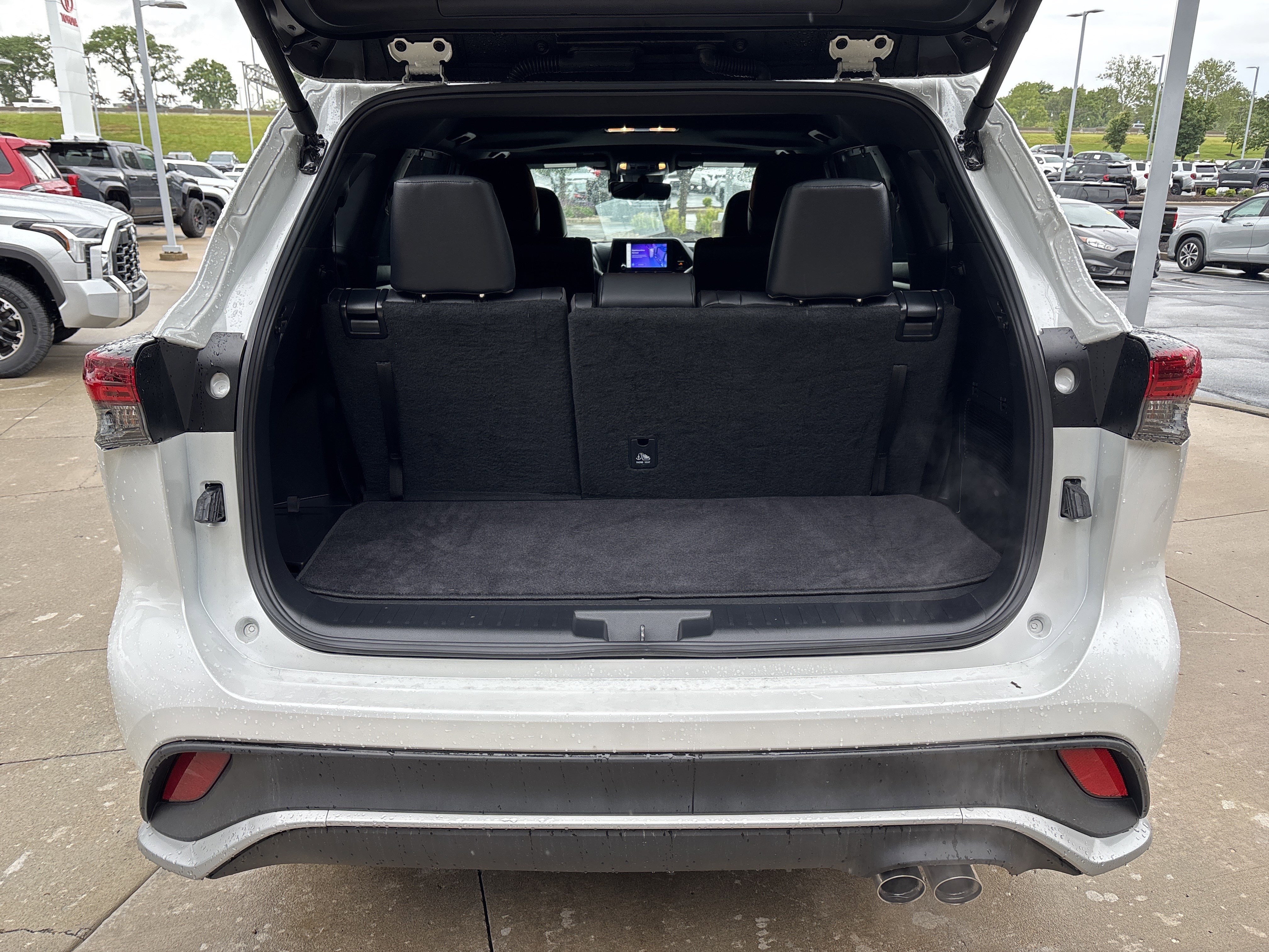 Used 2025 Toyota Highlander XSE AWD/4WD image 32