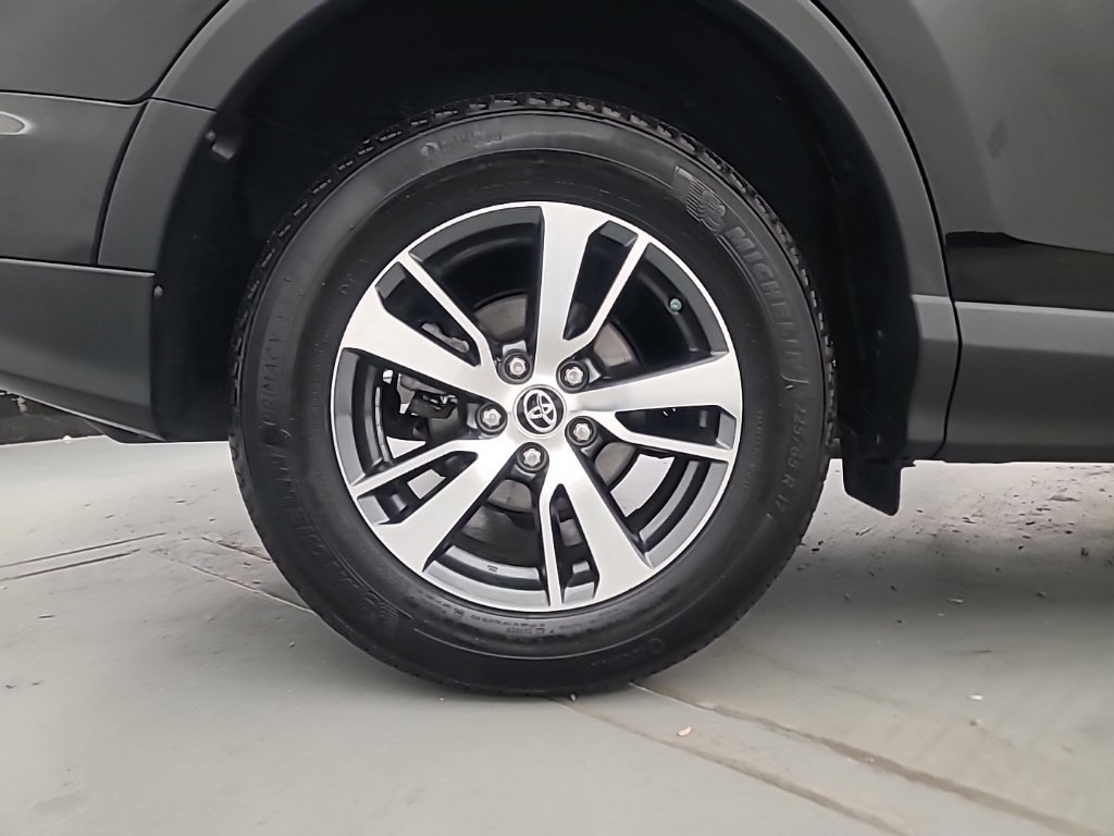 Used 2018 Toyota RAV4 XLE AWD/4WD image 10