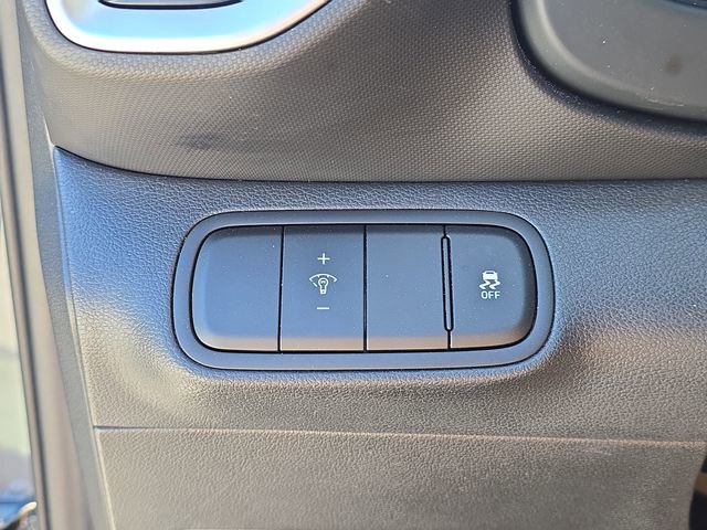 Used 2023 Hyundai Venue SE image 28