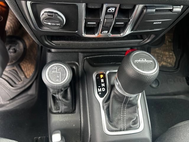 Used 2025 Jeep Gladiator Sport AWD/4WD image 12