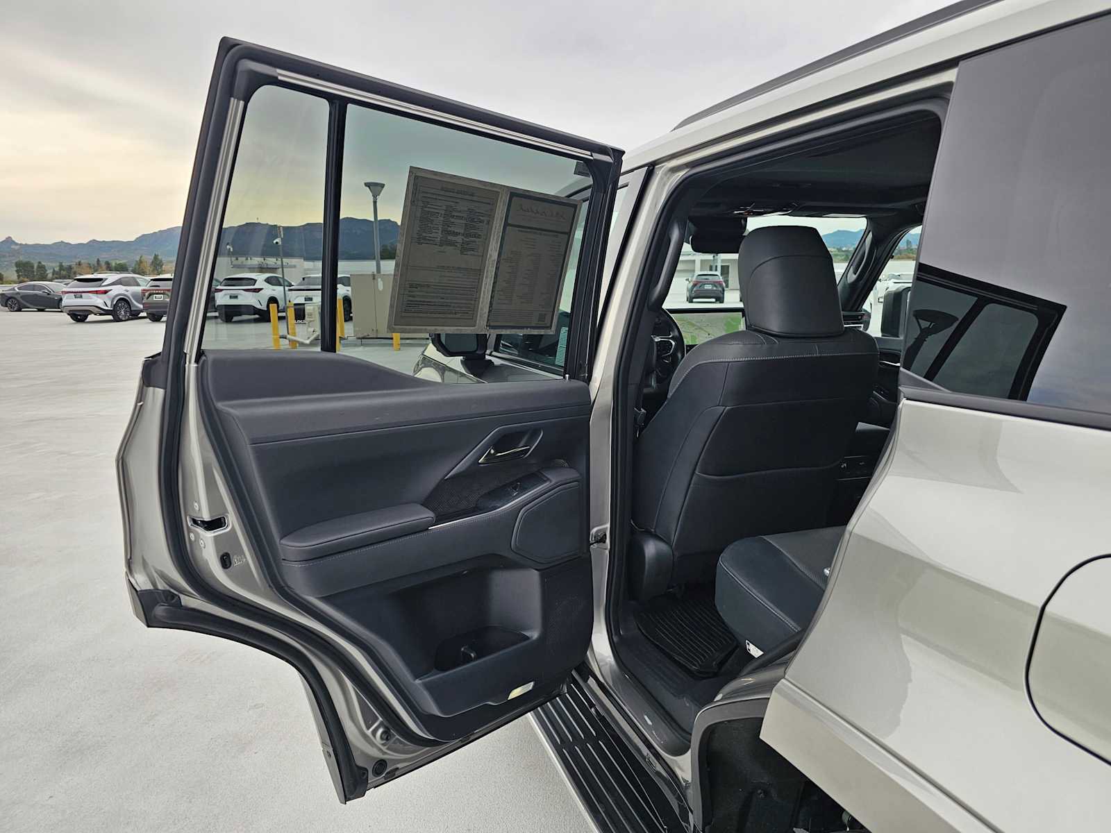 Used 2024 Lexus GX 550 w/ Accessory Package (2T) image 17