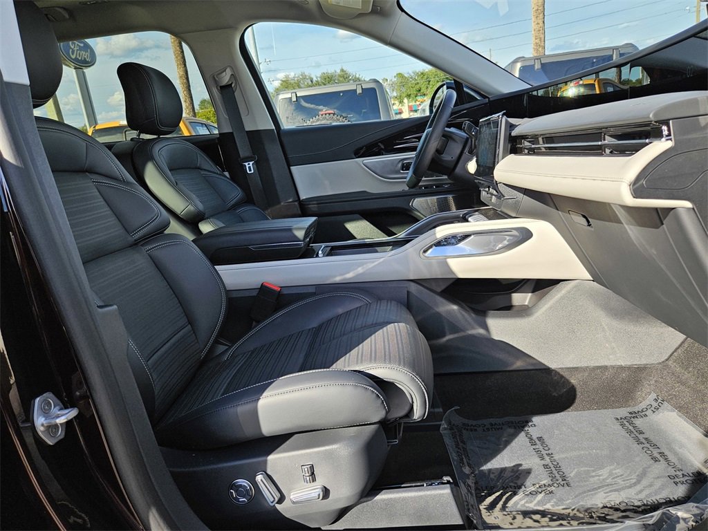 Used 2025 Lincoln Nautilus Reserve image 38