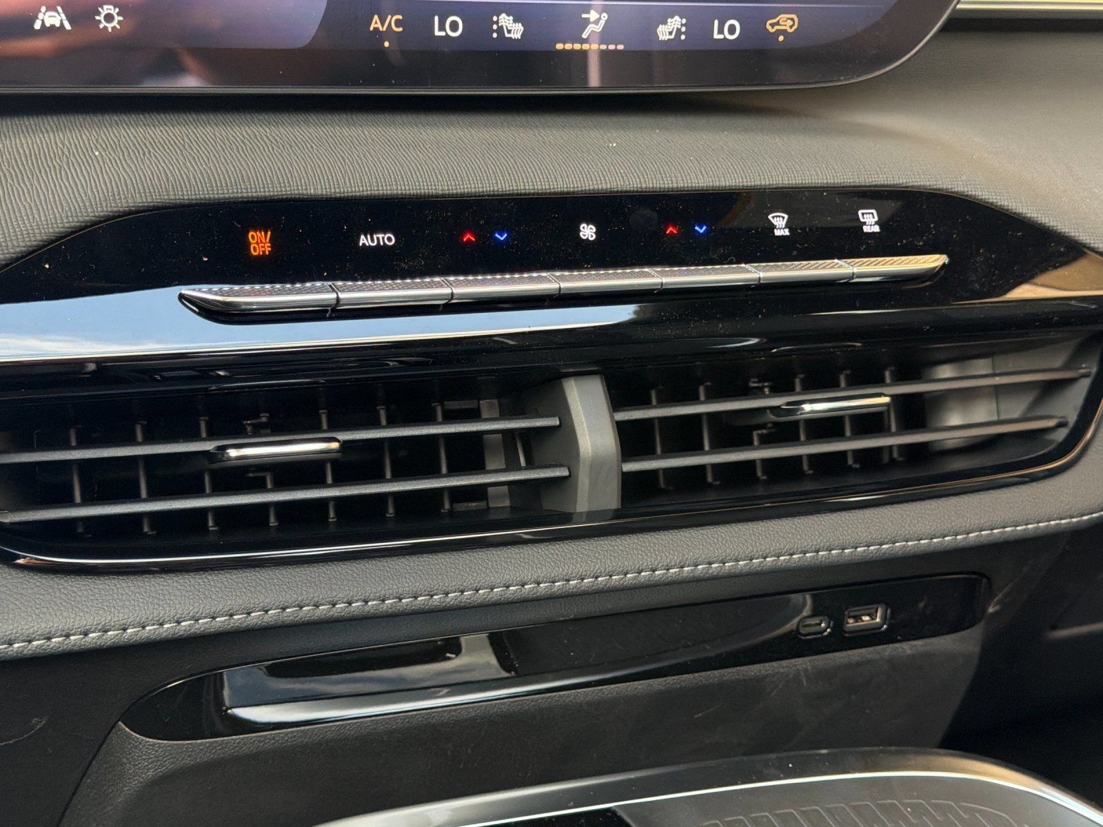 New 2026 Buick Enclave Sport Touring w/ Power Package FWD image 21