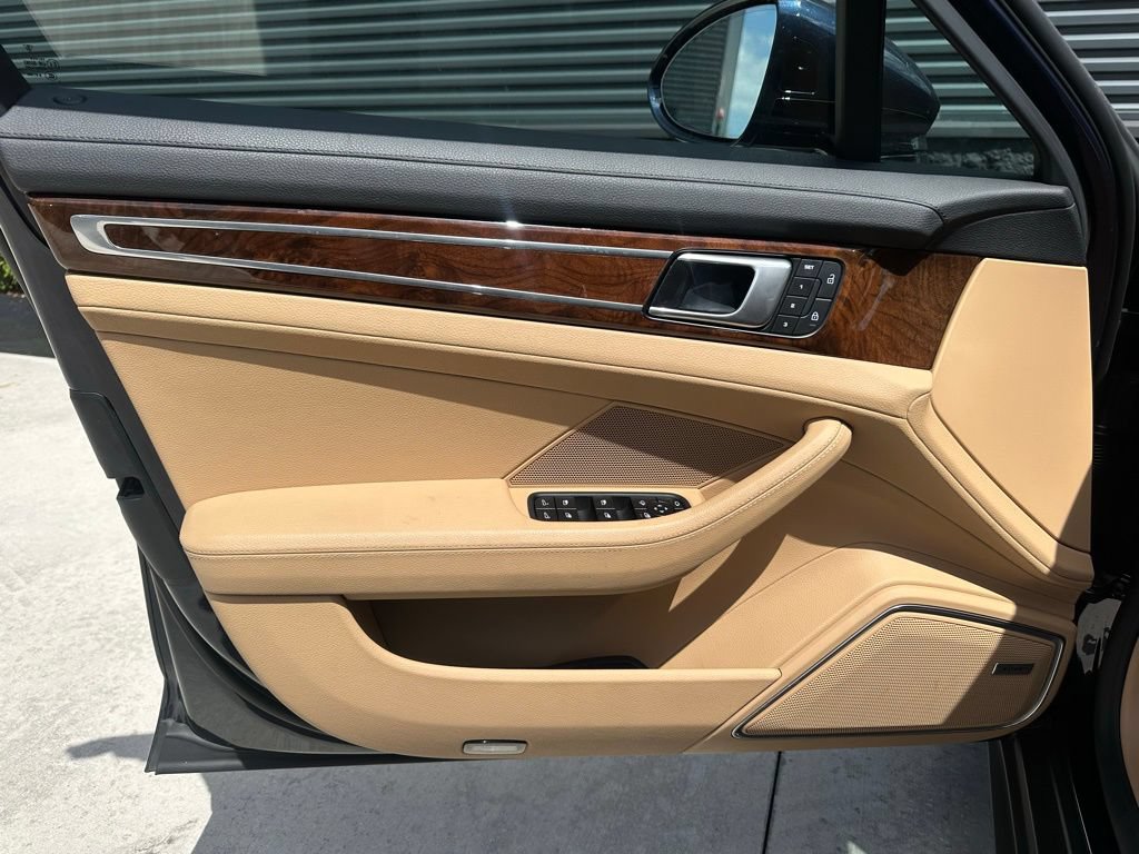 Certified 2023 Porsche Panamera 4 Platinum Edition AWD/4WD image 18