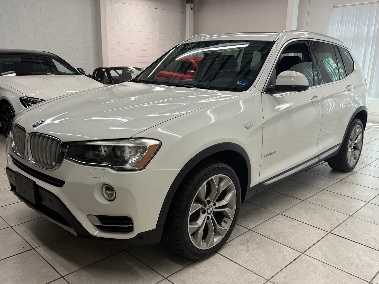 Used 2017 BMW X3 xDrive28i AWD/4WD image 3