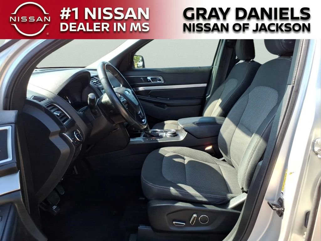 Used 2018 Ford Explorer XLT w/ Equipment Group 201A AWD/4WD image 22