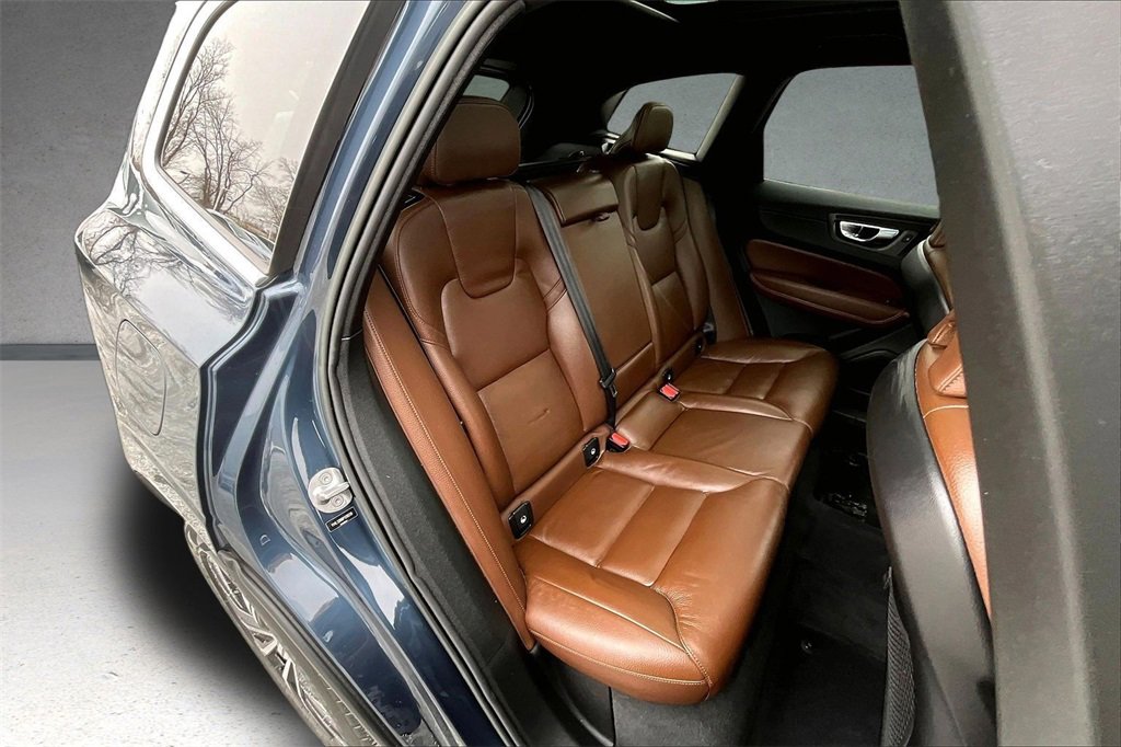 Used 2023 Volvo XC60 B5 Plus w/ Climate Package image 24