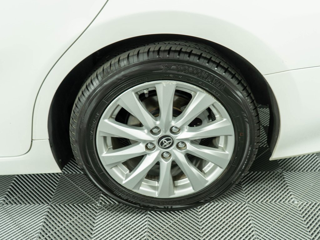 Used 2018 Toyota Camry LE w/ Moonroof Package image 26