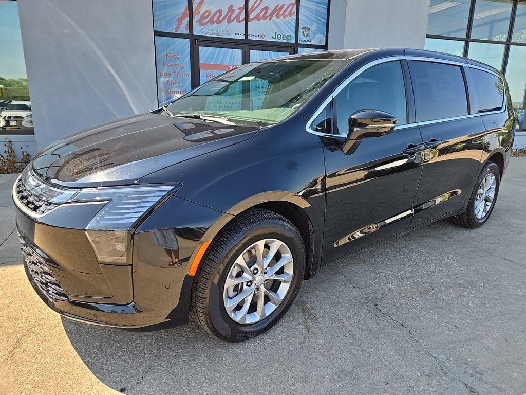 New 2027 Chrysler Pacifica Select w/ Family Tech Group AWD/4WD image 3