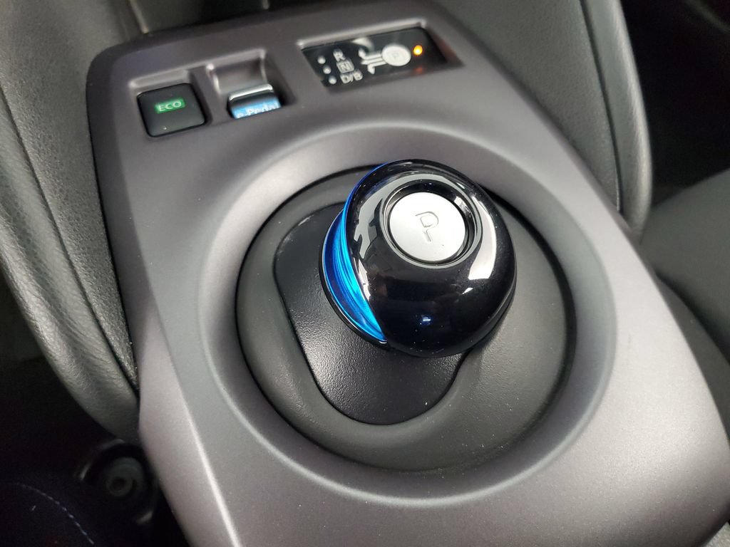 Used 2025 Nissan Leaf S FWD image 17