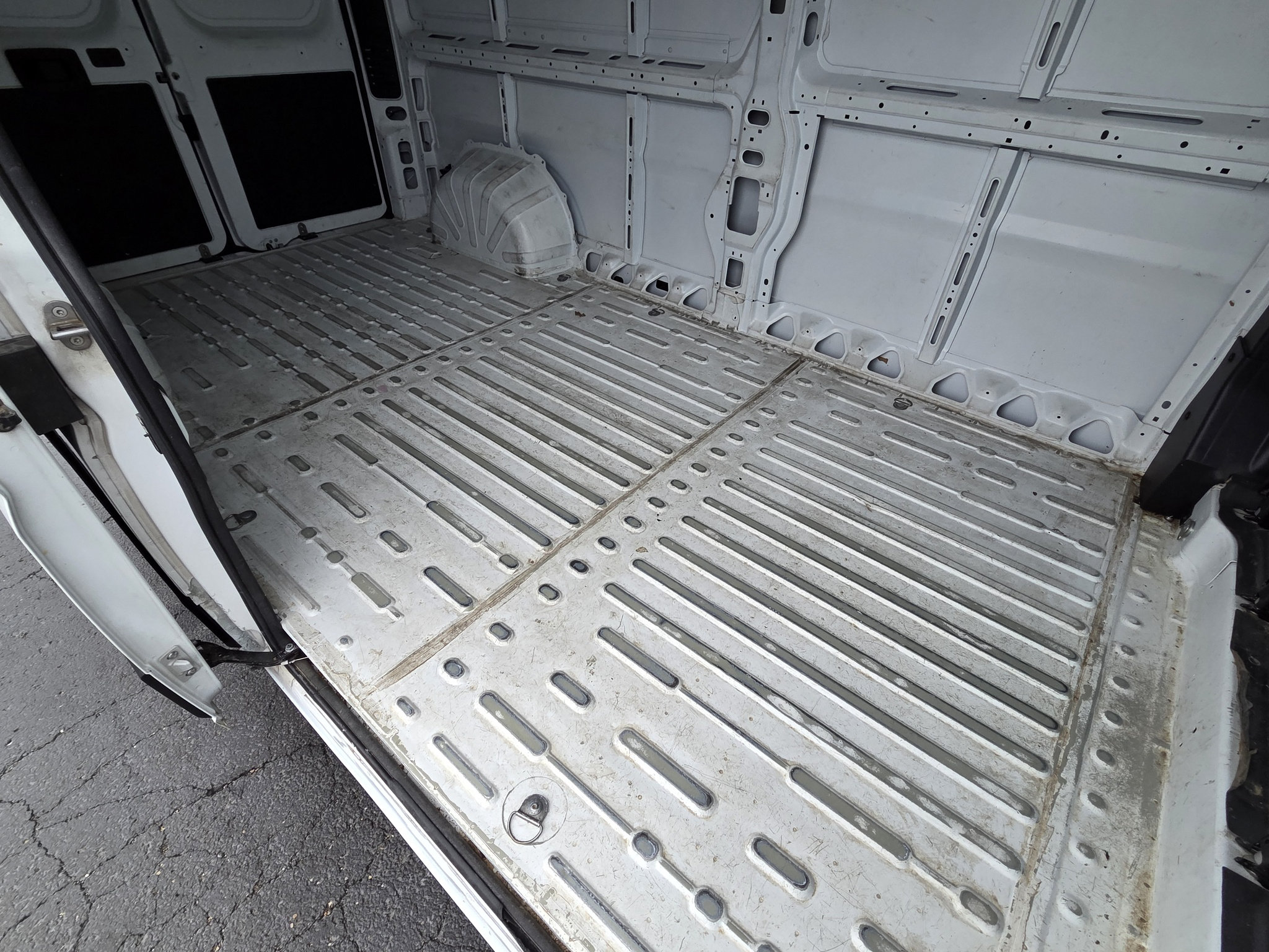 Used 2025 RAM ProMaster 2500 w/ Convenience Group FWD image 10