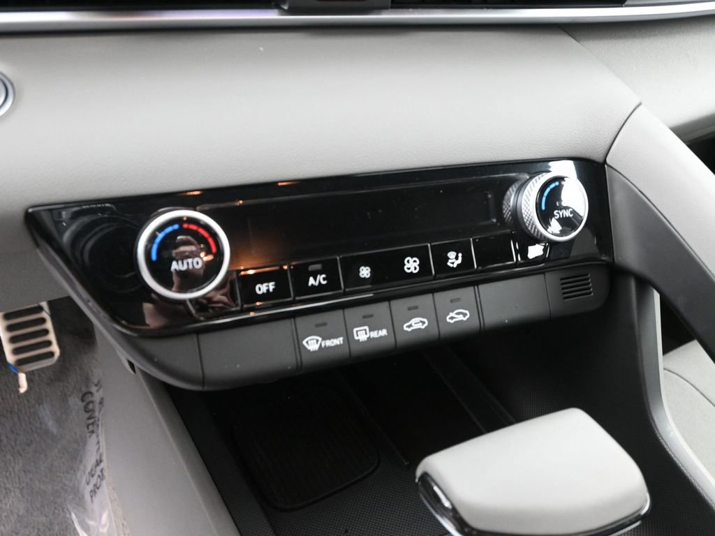 Certified 2025 Hyundai Elantra Sport image 24