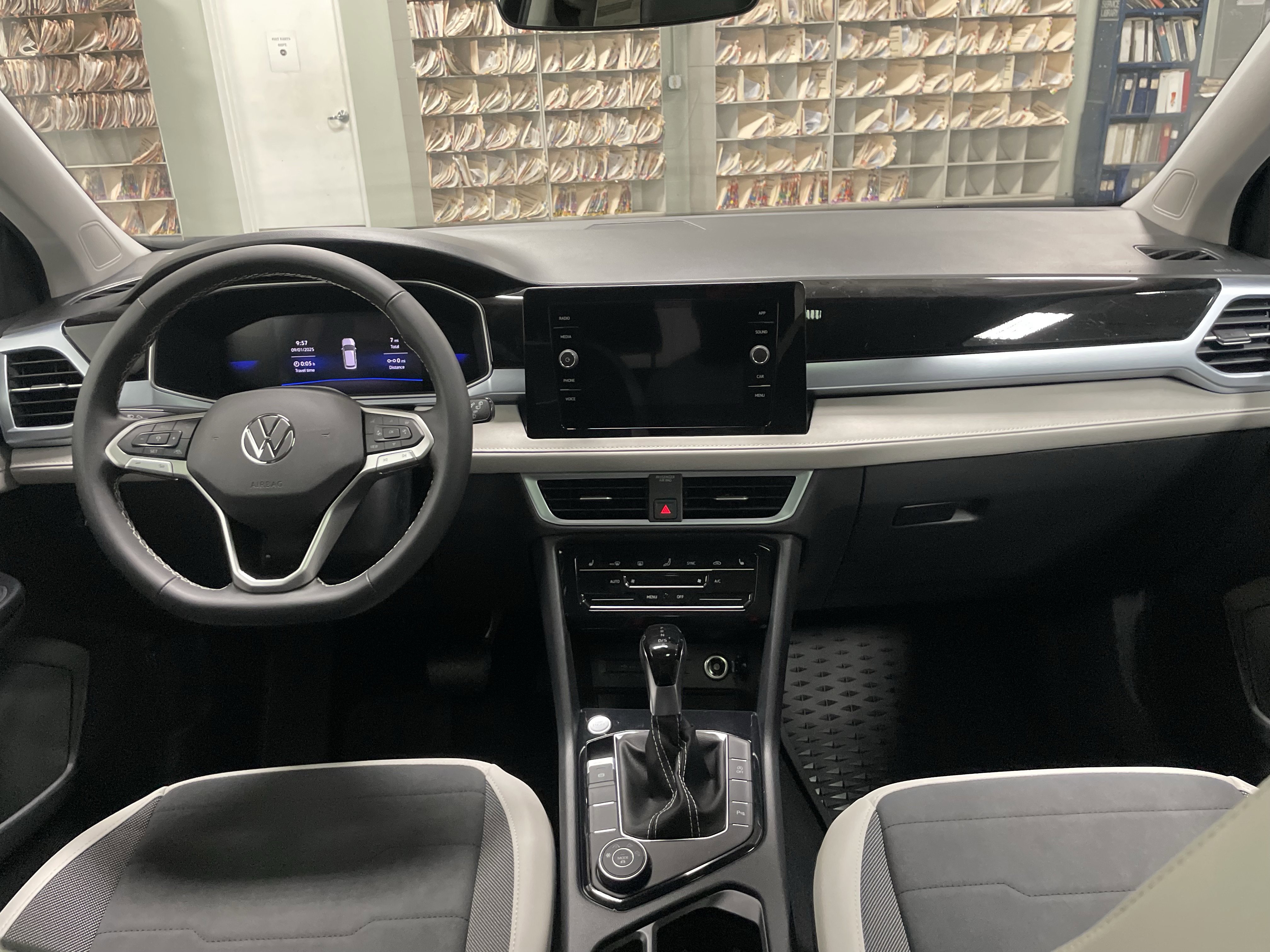 New 2025 Volkswagen Taos SE image 15