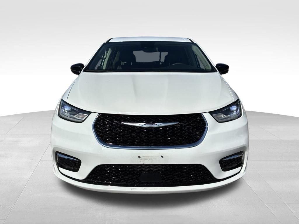 Used 2024 Chrysler Pacifica Touring-L FWD image 9