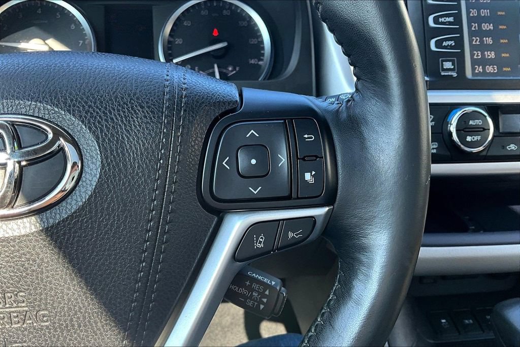 Used 2018 Toyota Highlander Limited Platinum AWD/4WD image 12