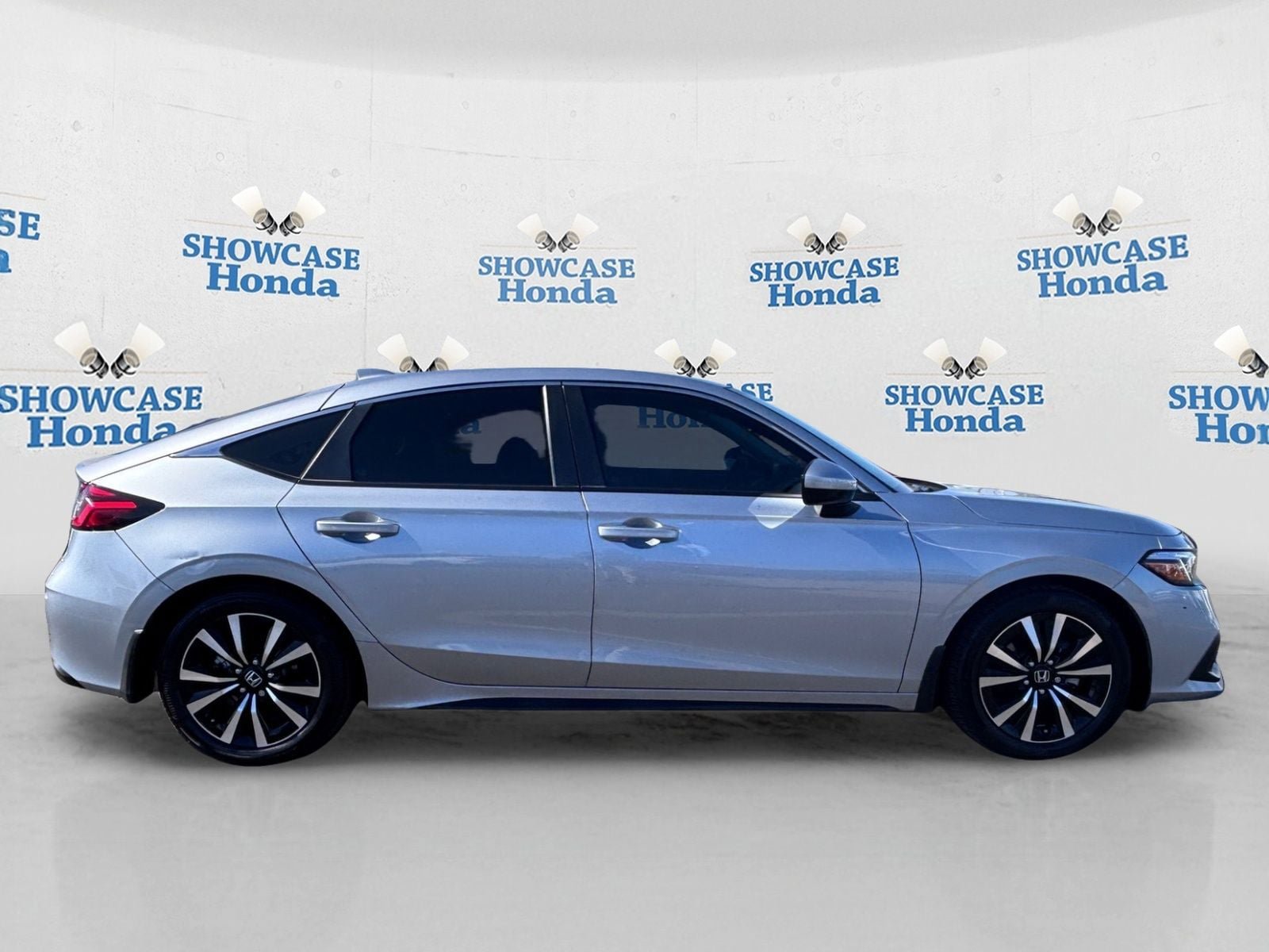 Certified 2024 Honda Civic EX-L image 9