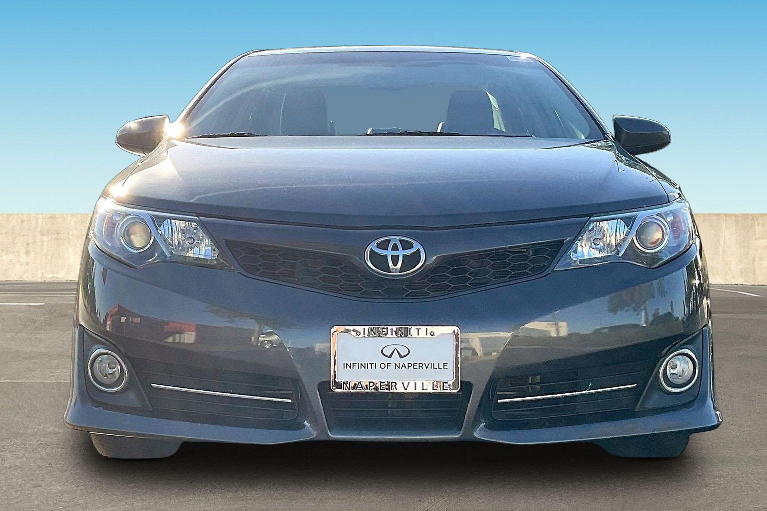 Used 2012 Toyota Camry SE w/ Leather Pkg FWD image 2