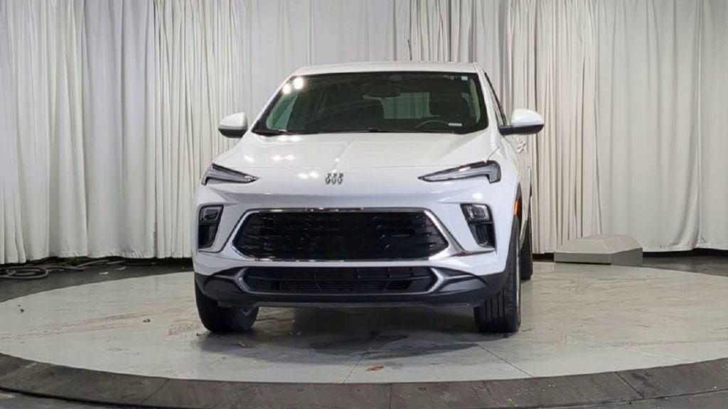 Used 2024 Buick Encore GX Preferred w/ Comfort Package image 3