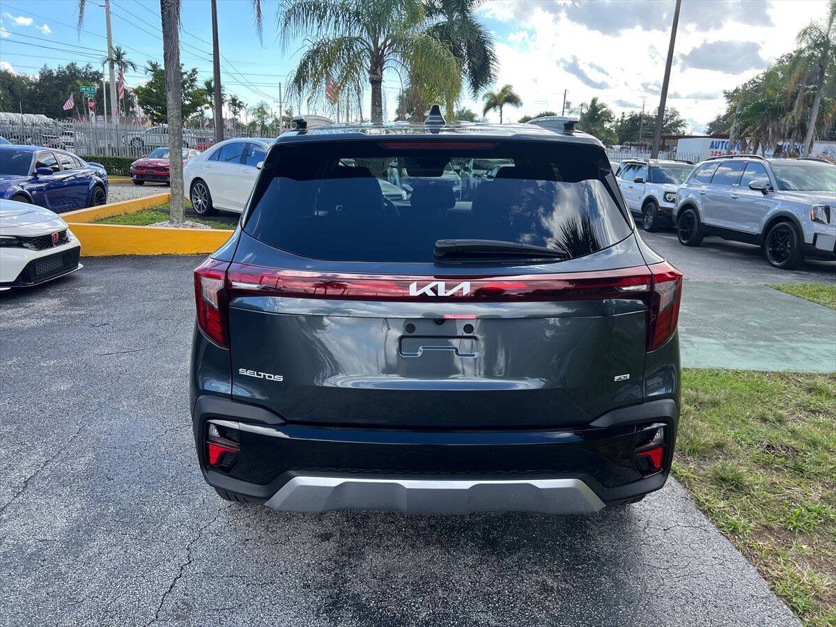 Used 2025 Kia Seltos S AWD/4WD image 6
