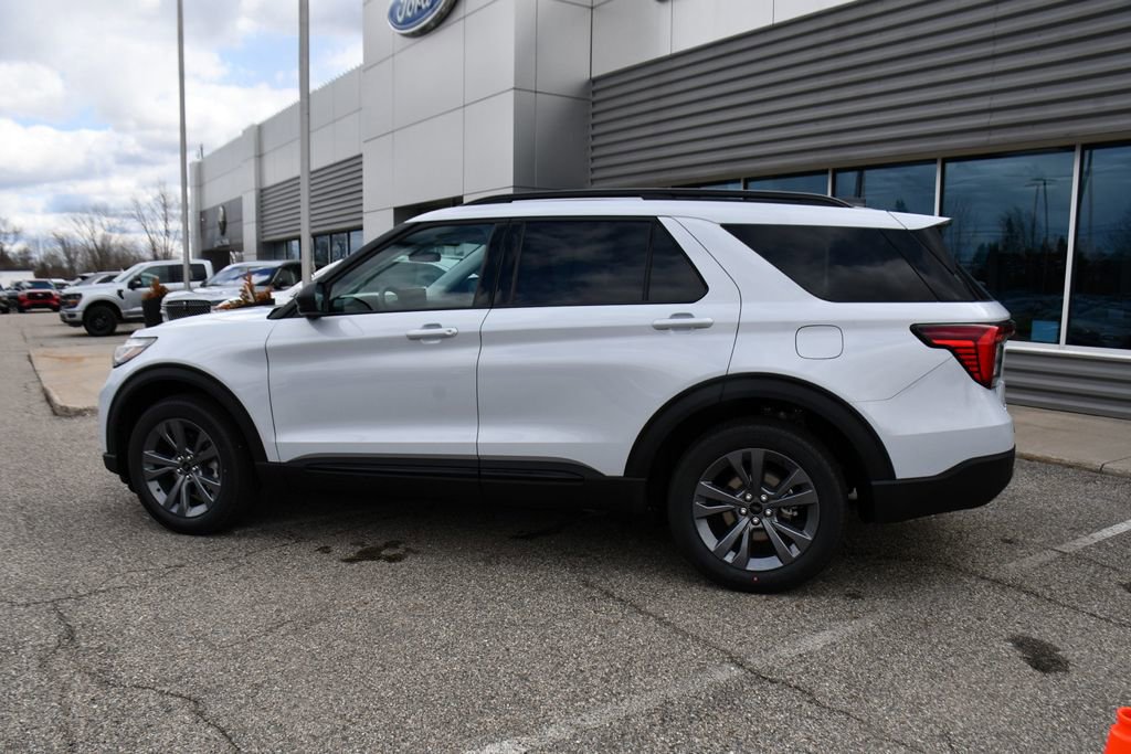 Used 2026 Ford Explorer Active w/ Active Comfort Package image 3
