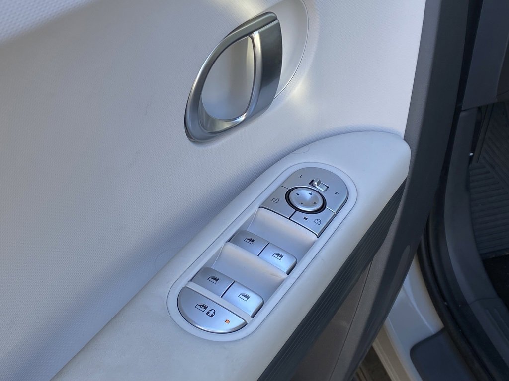 Used 2024 Hyundai Ioniq 5 SEL image 11