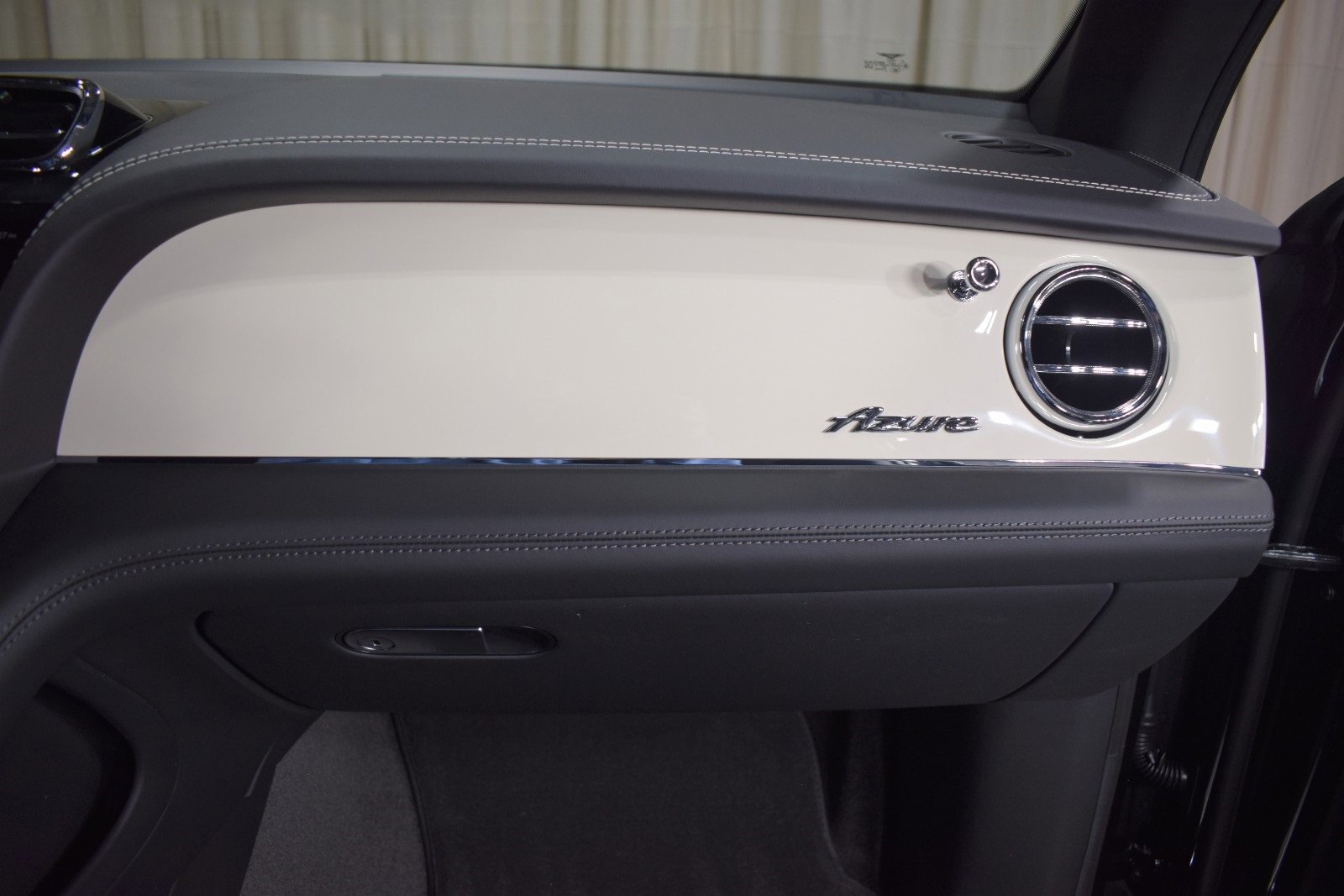 New 2024 Bentley Bentayga Extended Wheelbase image 30