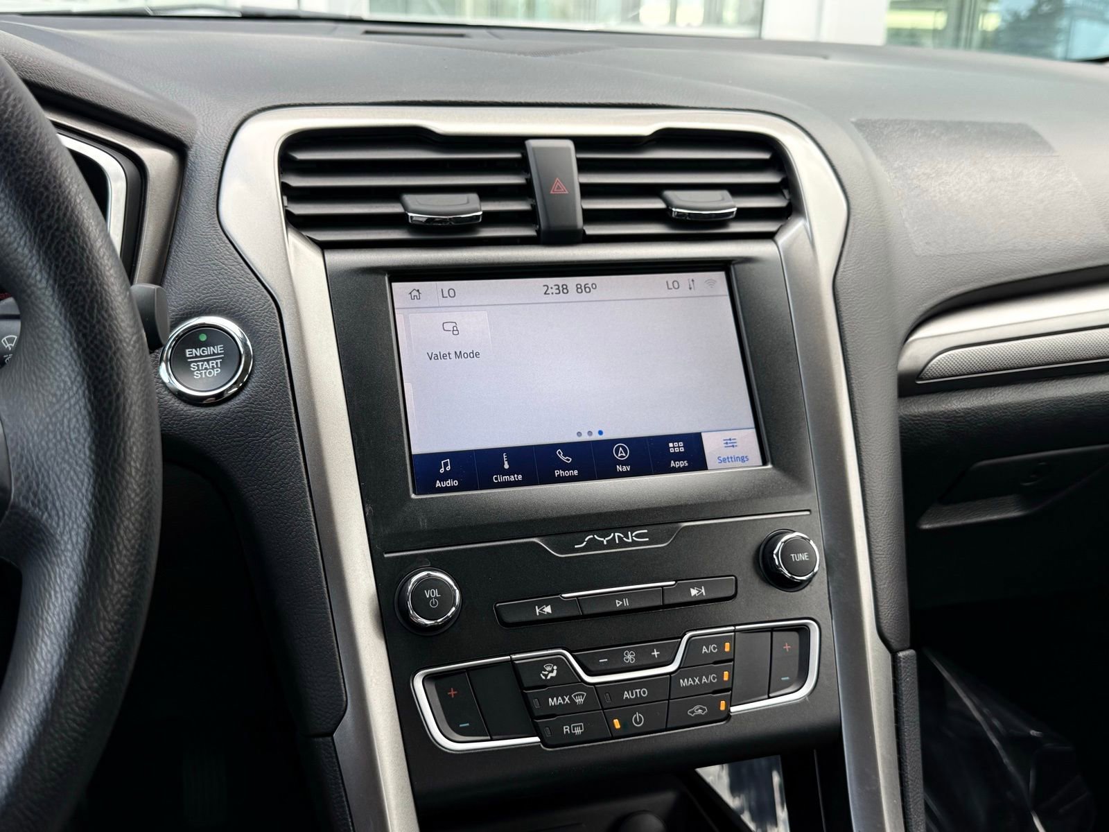 Used 2020 Ford Fusion SE FWD image 33