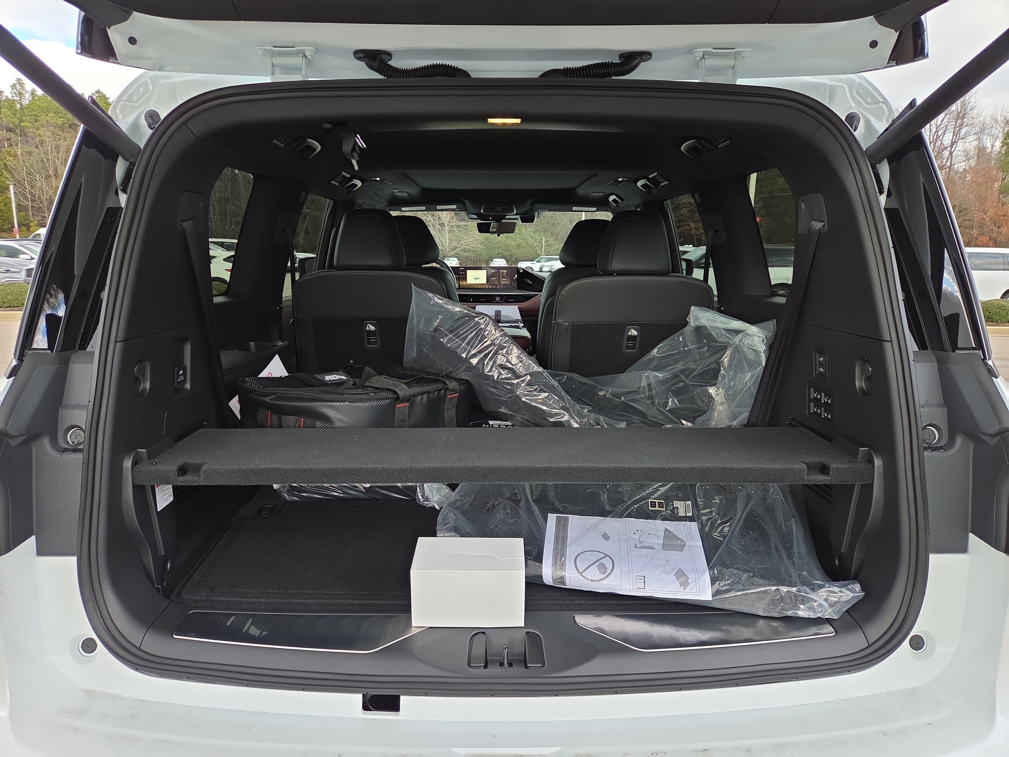 New 2026 INFINITI QX80 Autograph w/ Premium Cargo Package image 8