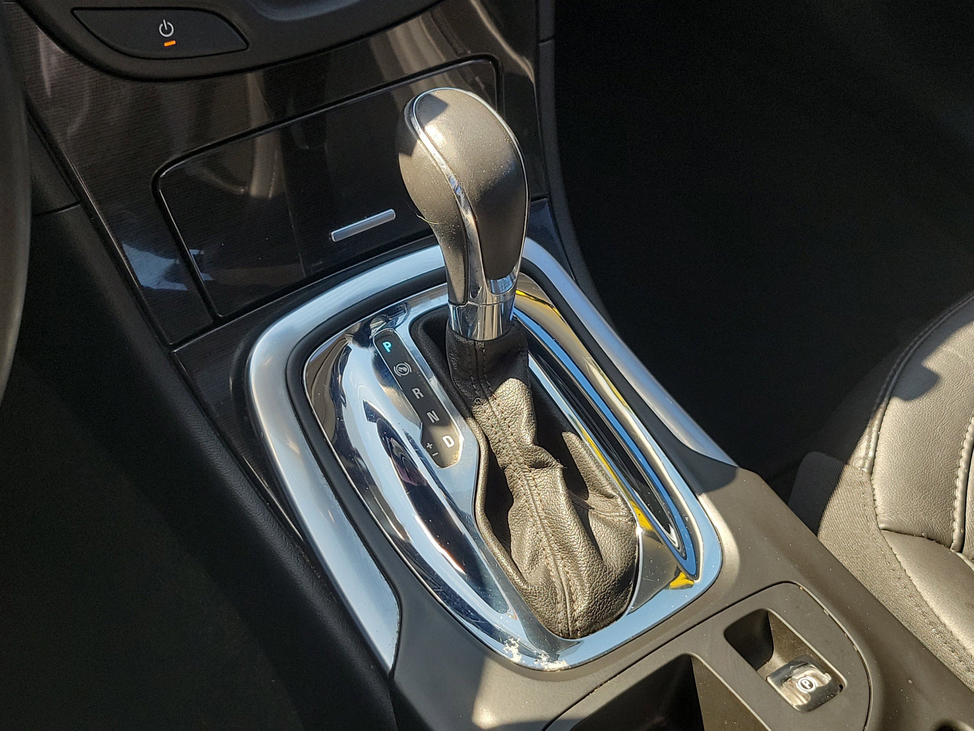 Used 2017 Buick Regal Sport Touring image 31