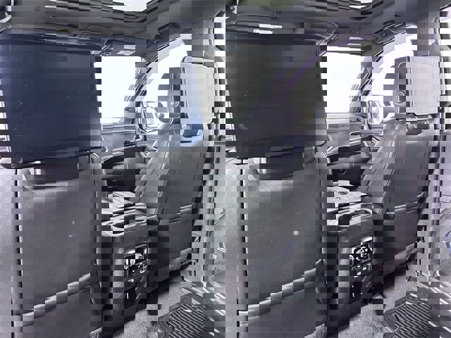 Used 2021 GMC Yukon XL SLT w/ SLT Premium Package image 22