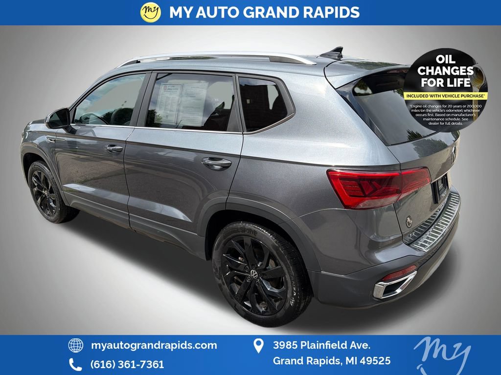 Used 2023 Volkswagen Taos SE w/ Panoramic Sunroof Package AWD/4WD image 5