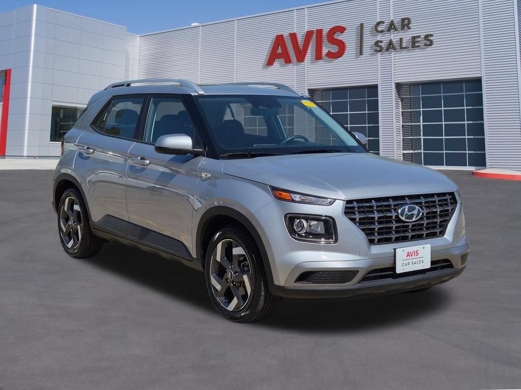 Used 2025 Hyundai Venue SEL FWD image 3