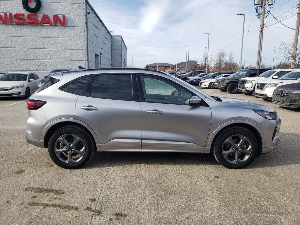 Used 2024 Ford Escape ST-Line image 9