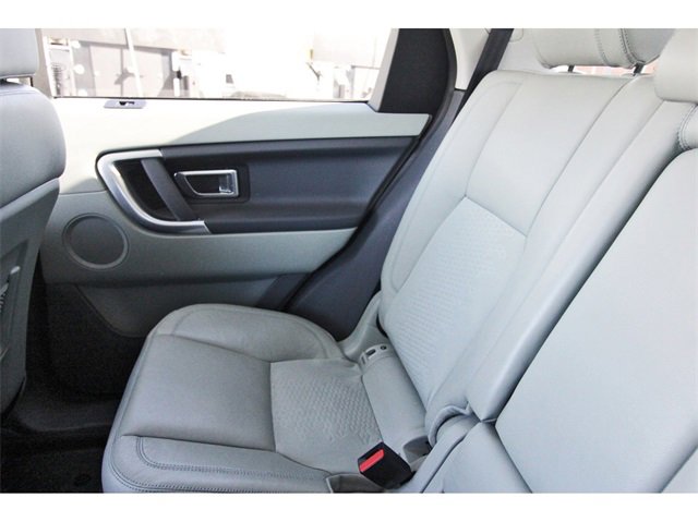 Used 2017 Land Rover Discovery Sport SE image 11