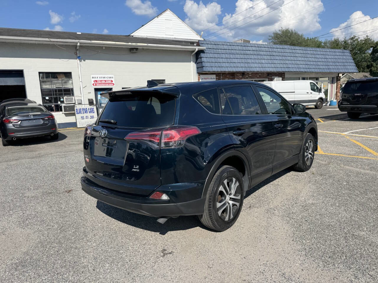 Used 2018 Toyota RAV4 LE image 9