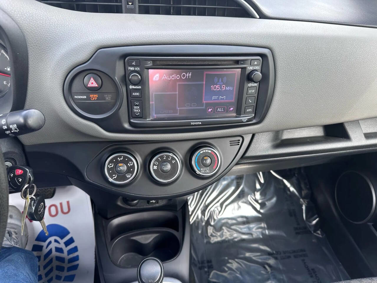 Used 2016 Toyota Yaris LE image 16