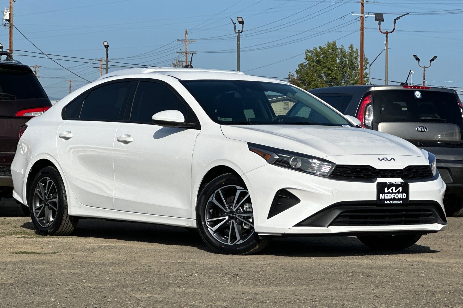 Used 2022 Kia Forte LXS FWD image 2