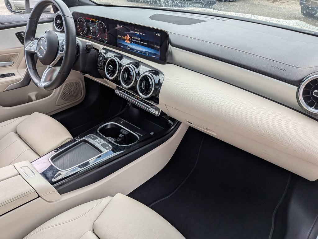 Used 2025 Mercedes-Benz CLA 250 image 33