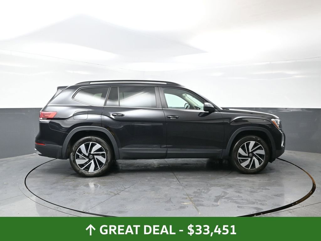 Used 2025 Volkswagen Atlas SE image 2