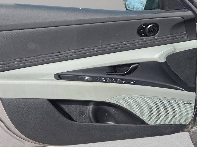 Used 2025 Hyundai Elantra Limited FWD image 12