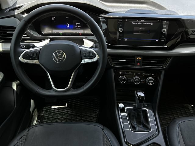 Used 2024 Volkswagen Taos SE w/ MDO Package FWD image 13